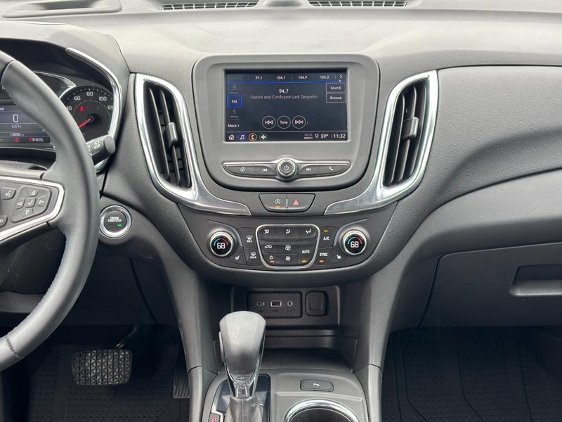 Chevrolet Equinox Vehicle Full-screen Gallery Image 13