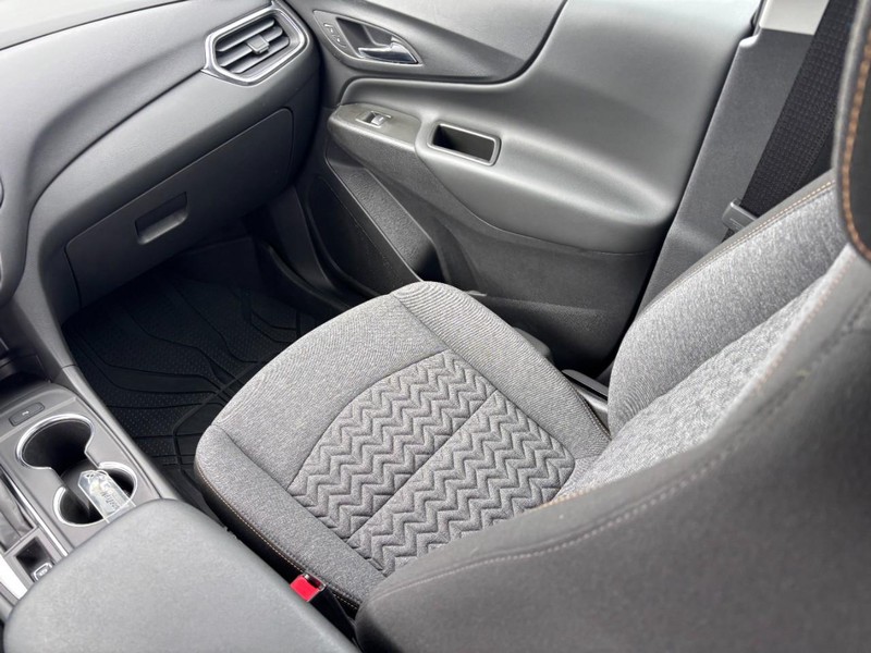 Chevrolet Equinox Vehicle Full-screen Gallery Image 14