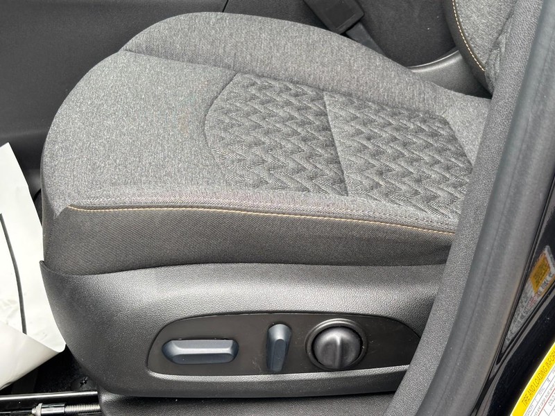 Chevrolet Equinox Vehicle Full-screen Gallery Image 15