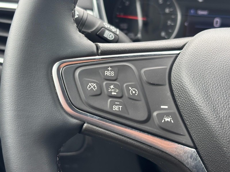 Chevrolet Equinox Vehicle Full-screen Gallery Image 17