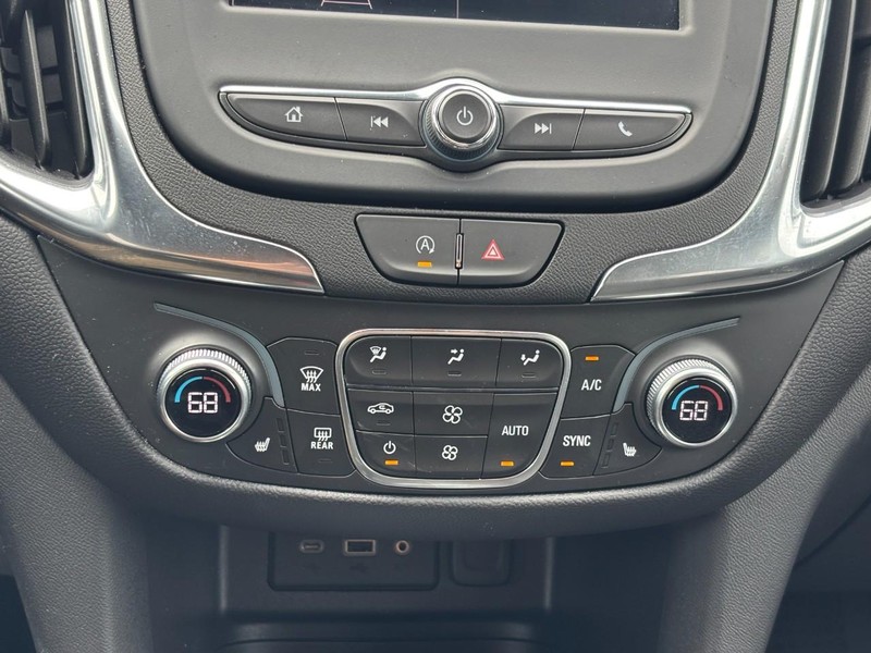 Chevrolet Equinox Vehicle Full-screen Gallery Image 22