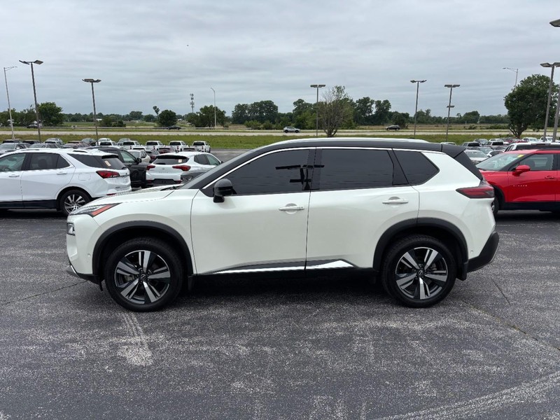 Nissan Rogue Vehicle Full-screen Gallery Image 2