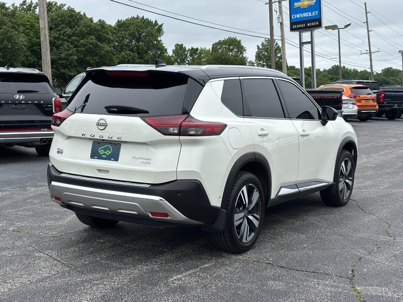 Nissan Rogue Vehicle Full-screen Gallery Image 5