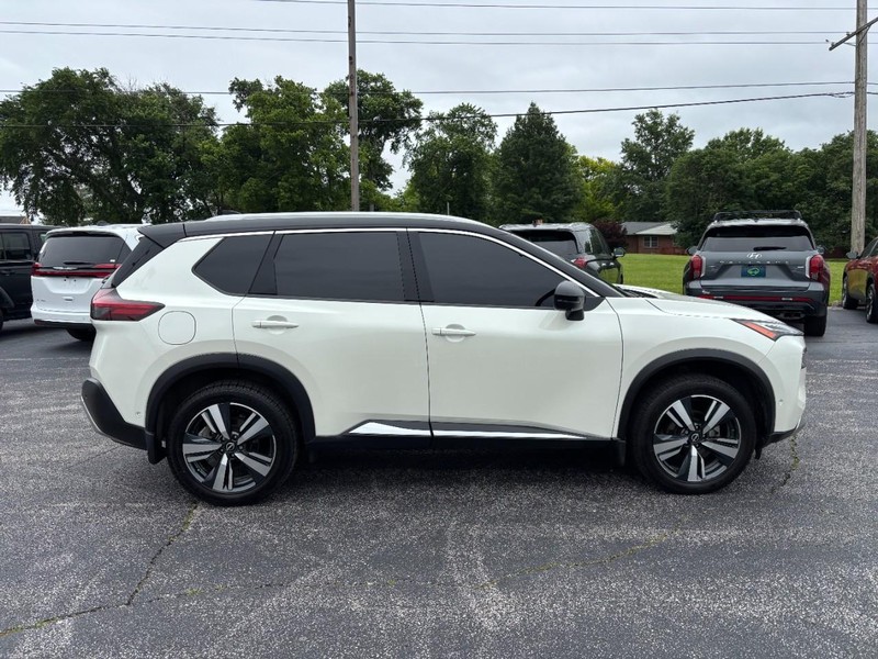 Nissan Rogue Vehicle Full-screen Gallery Image 6