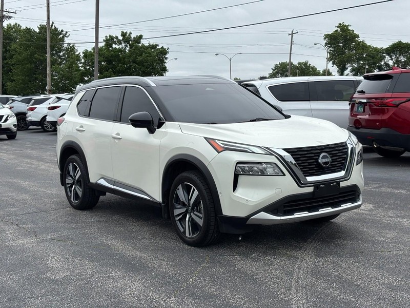 Nissan Rogue Vehicle Full-screen Gallery Image 7