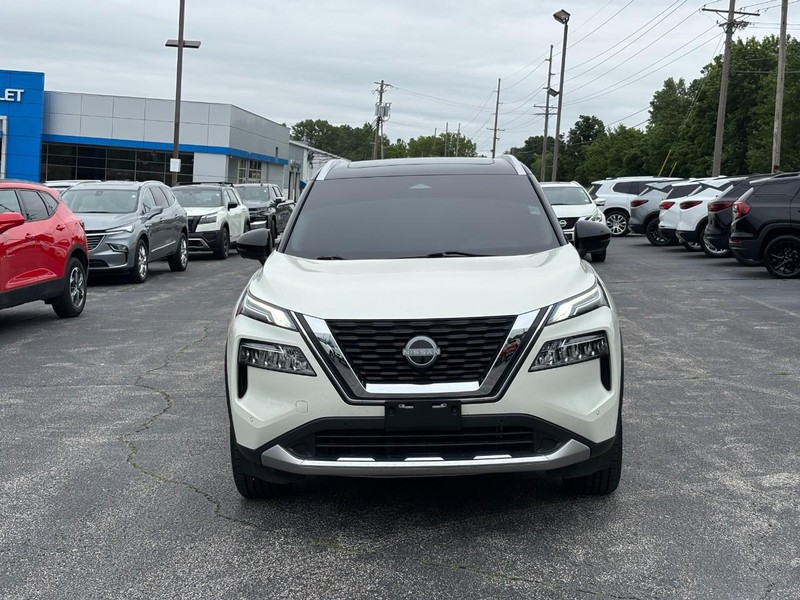 Nissan Rogue Vehicle Full-screen Gallery Image 8