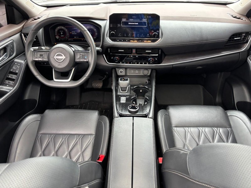 Nissan Rogue Vehicle Full-screen Gallery Image 11