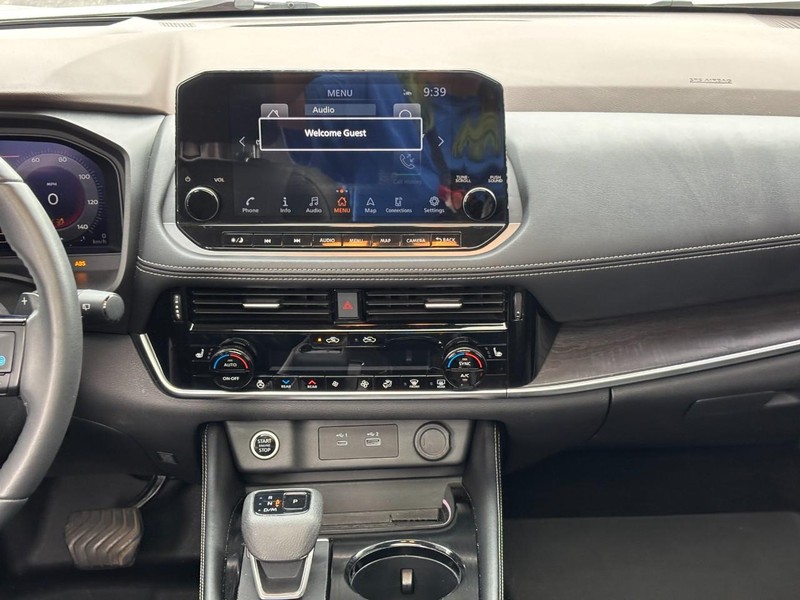 Nissan Rogue Vehicle Full-screen Gallery Image 13