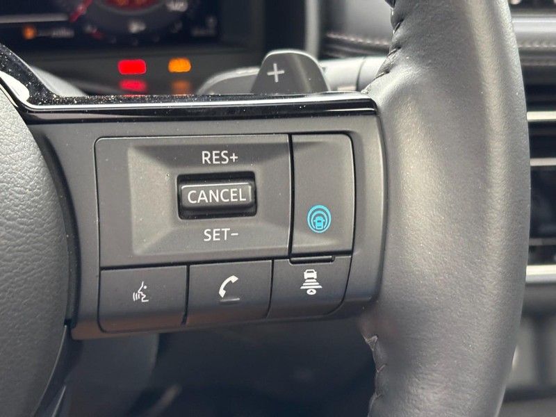 Nissan Rogue Vehicle Full-screen Gallery Image 18