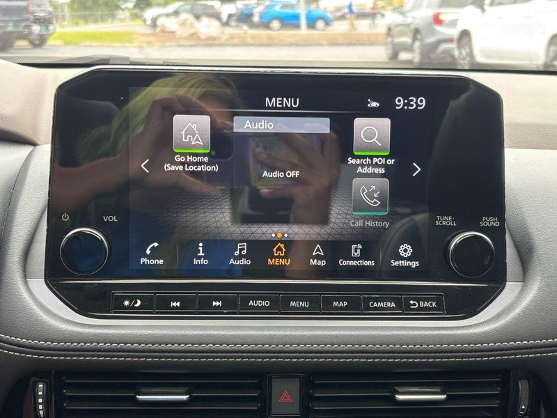 Nissan Rogue Vehicle Full-screen Gallery Image 20