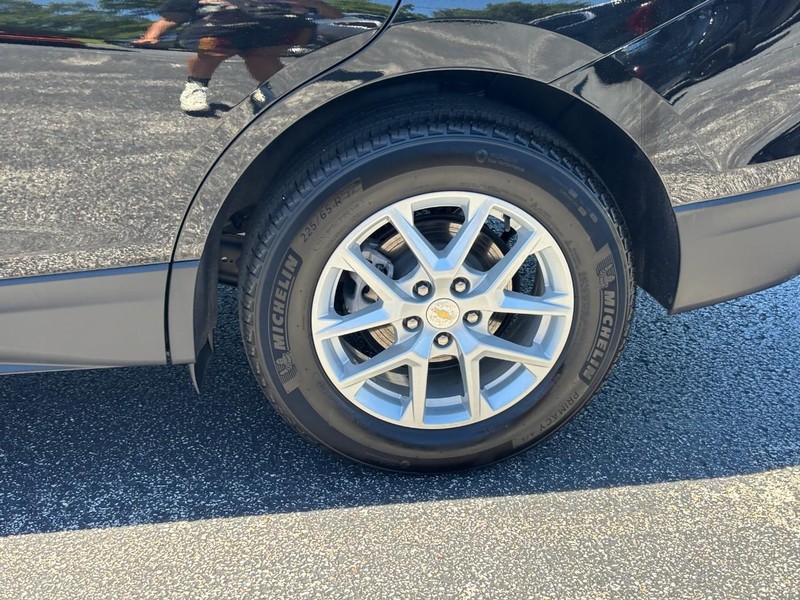 Chevrolet Equinox Vehicle Full-screen Gallery Image 9