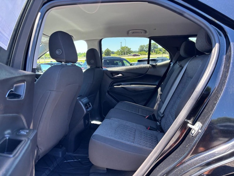 Chevrolet Equinox Vehicle Full-screen Gallery Image 10