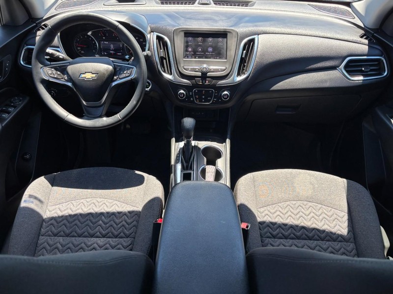 Chevrolet Equinox Vehicle Full-screen Gallery Image 11