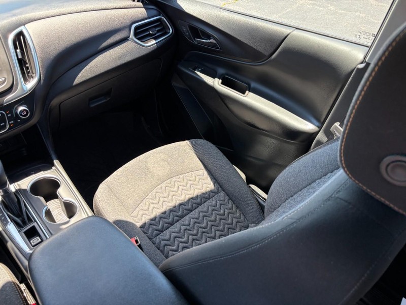 Chevrolet Equinox Vehicle Full-screen Gallery Image 14