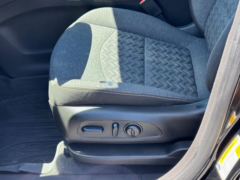 Chevrolet Equinox Vehicle Full-screen Gallery Image 15