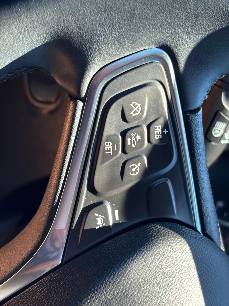 Chevrolet Equinox Vehicle Full-screen Gallery Image 17