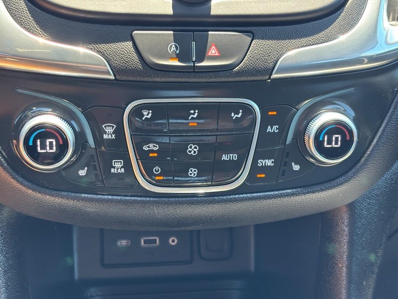 Chevrolet Equinox Vehicle Full-screen Gallery Image 22