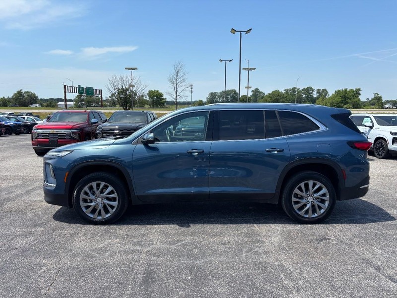 Buick Enclave Vehicle Full-screen Gallery Image 02