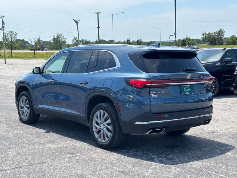 Buick Enclave Vehicle Full-screen Gallery Image 03