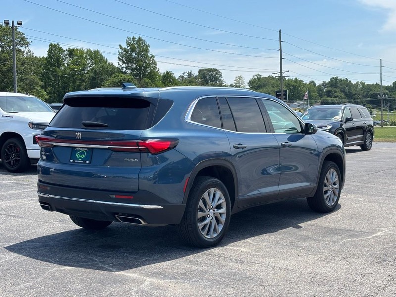 Buick Enclave Vehicle Full-screen Gallery Image 05