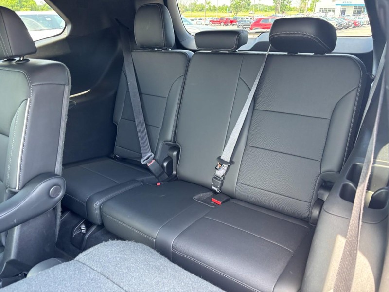 Buick Enclave Vehicle Full-screen Gallery Image 10