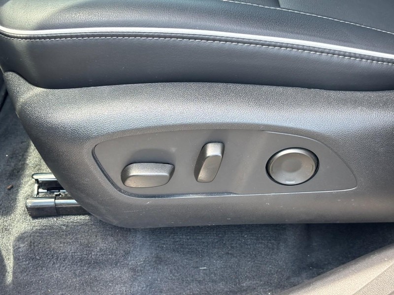 Buick Enclave Vehicle Full-screen Gallery Image 16