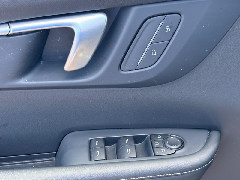 Buick Enclave Vehicle Full-screen Gallery Image 17