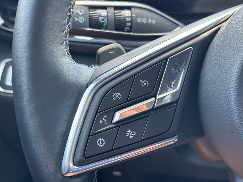 Buick Enclave Vehicle Full-screen Gallery Image 18
