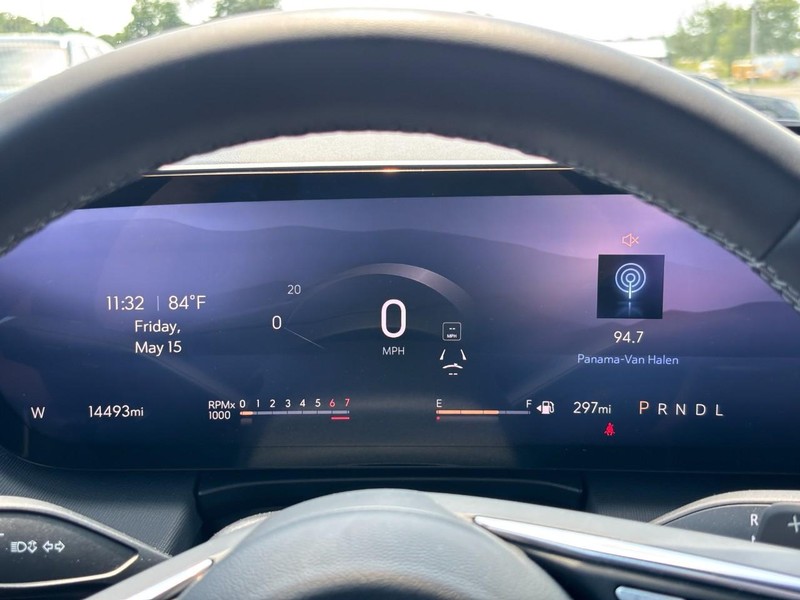 Buick Enclave Vehicle Full-screen Gallery Image 20
