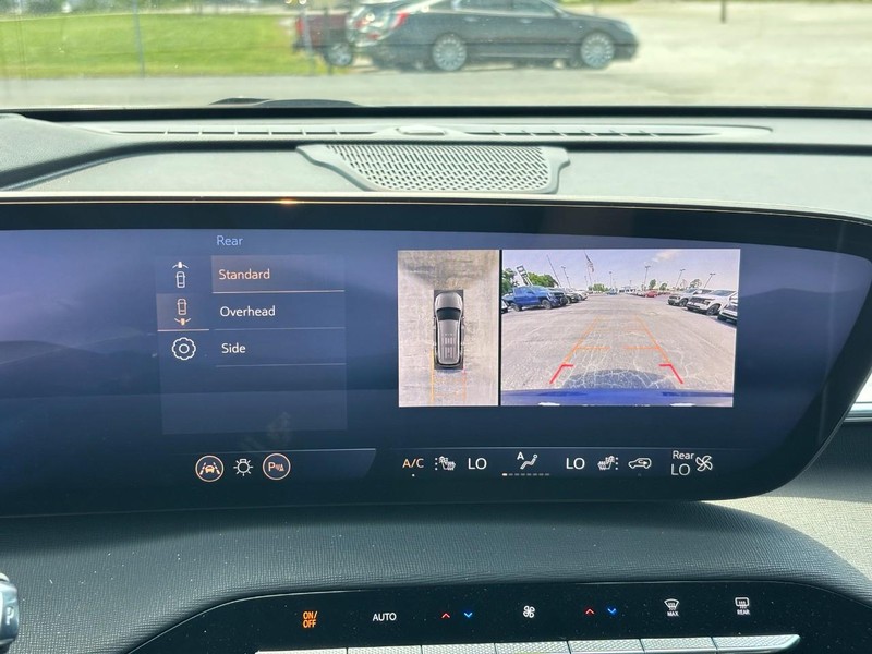 Buick Enclave Vehicle Full-screen Gallery Image 22