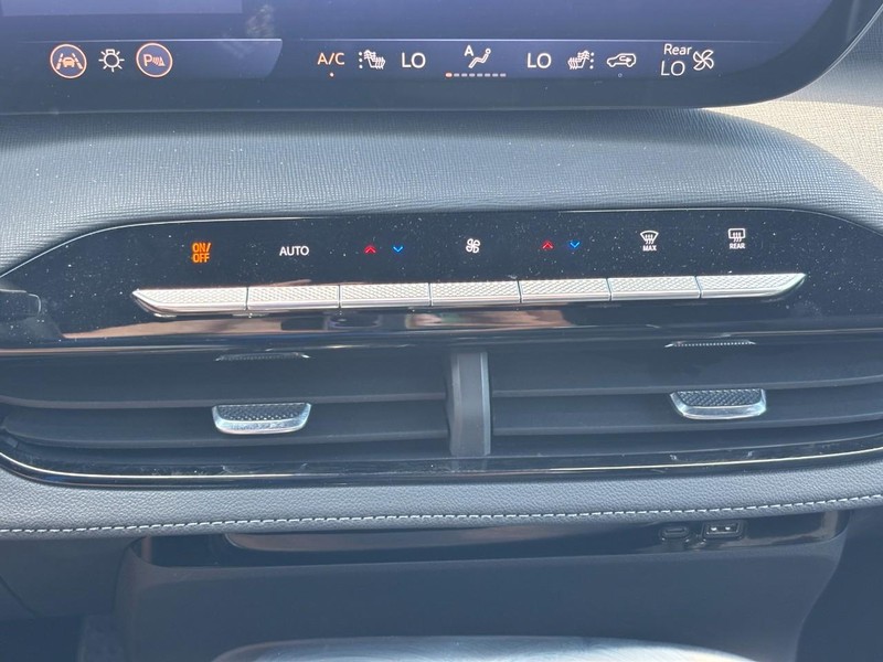 Buick Enclave Vehicle Full-screen Gallery Image 23