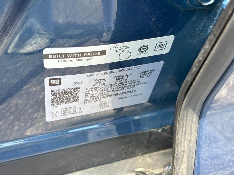 Buick Enclave Vehicle Full-screen Gallery Image 24