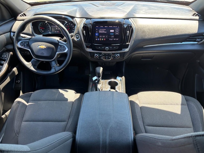 Chevrolet Traverse Vehicle Full-screen Gallery Image 12