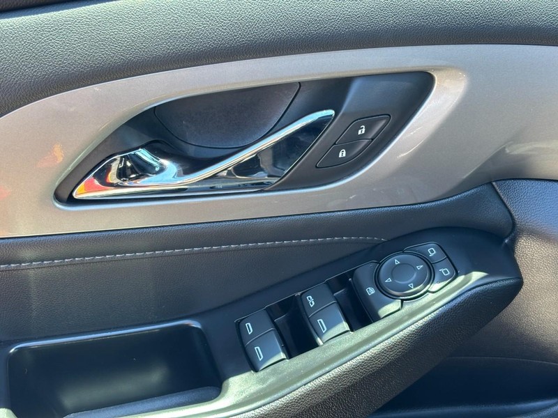 Chevrolet Traverse Vehicle Full-screen Gallery Image 17