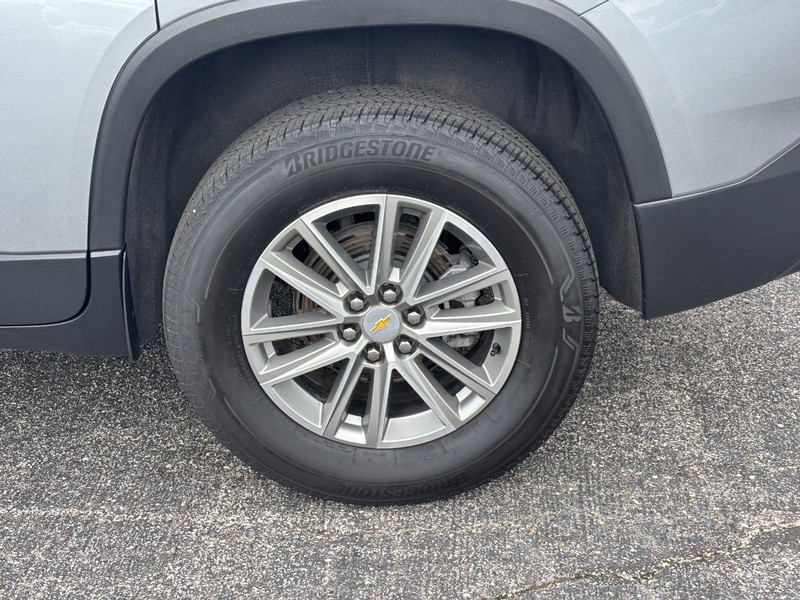Chevrolet Traverse Vehicle Full-screen Gallery Image 9