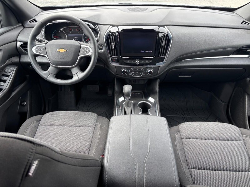 Chevrolet Traverse Vehicle Full-screen Gallery Image 13