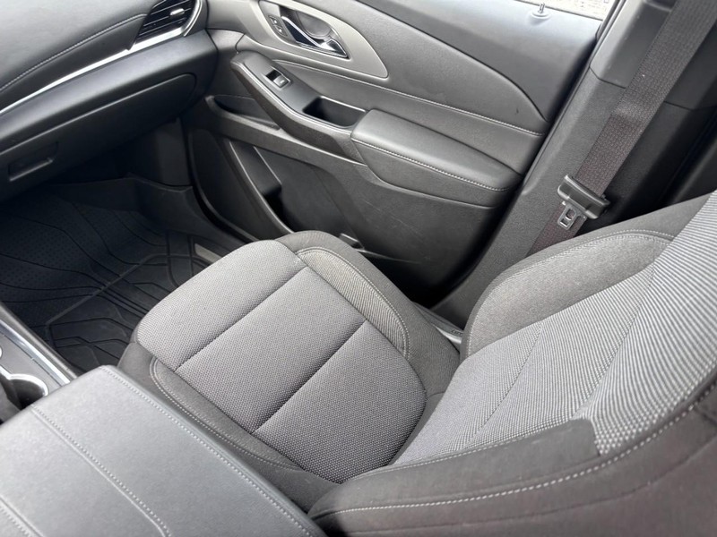Chevrolet Traverse Vehicle Full-screen Gallery Image 16