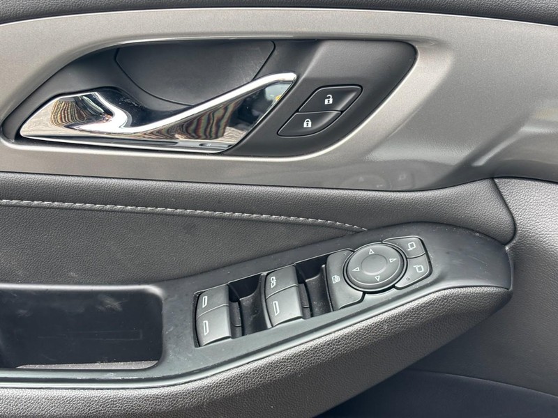 Chevrolet Traverse Vehicle Full-screen Gallery Image 19