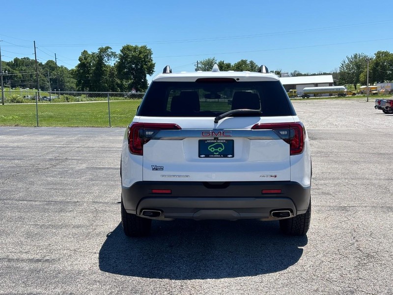 GMC Acadia Vehicle Full-screen Gallery Image 4