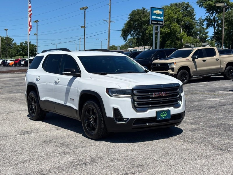 GMC Acadia Vehicle Full-screen Gallery Image 7