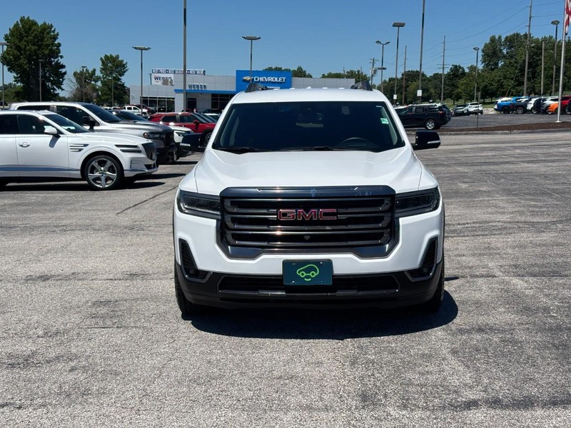 GMC Acadia Vehicle Full-screen Gallery Image 8