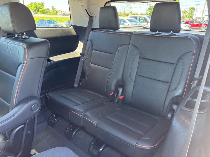 GMC Acadia Vehicle Full-screen Gallery Image 10