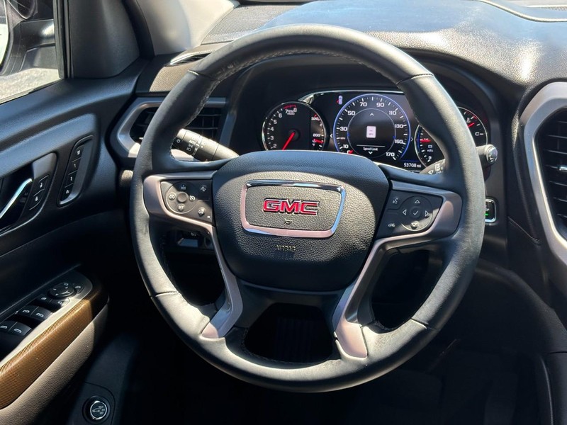 GMC Acadia Vehicle Full-screen Gallery Image 13