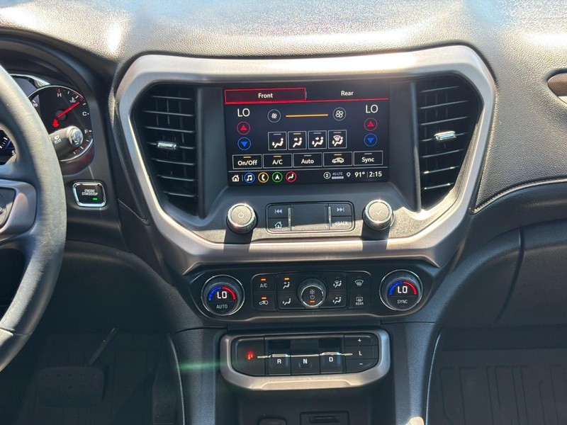 GMC Acadia Vehicle Full-screen Gallery Image 14