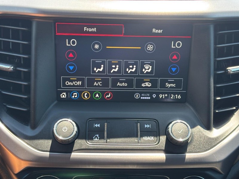 GMC Acadia Vehicle Full-screen Gallery Image 21