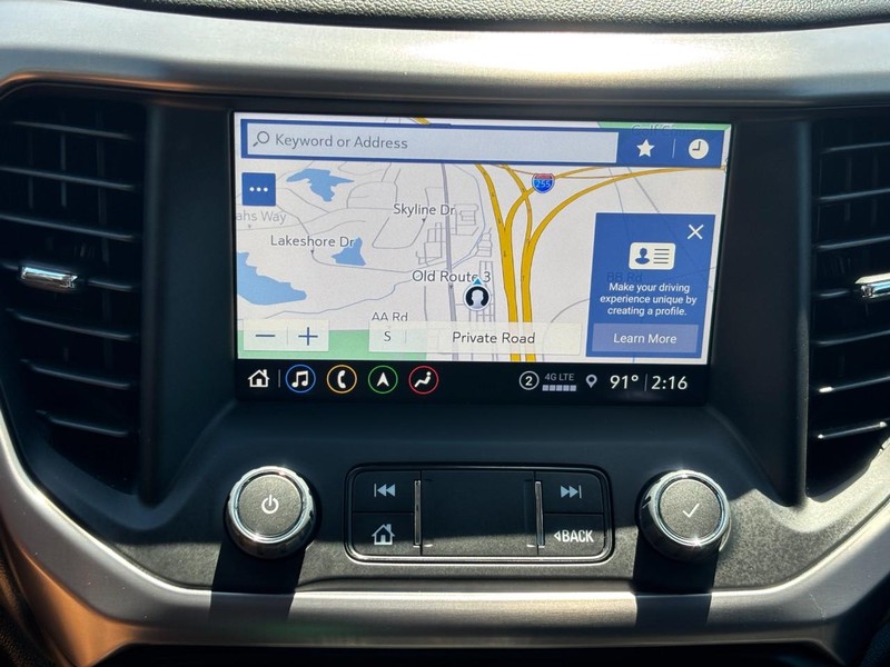 GMC Acadia Vehicle Full-screen Gallery Image 22