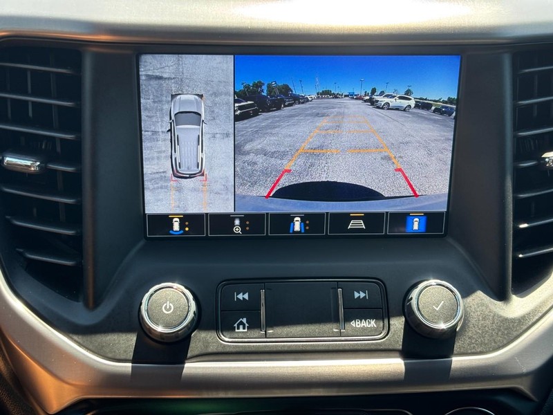 GMC Acadia Vehicle Full-screen Gallery Image 23