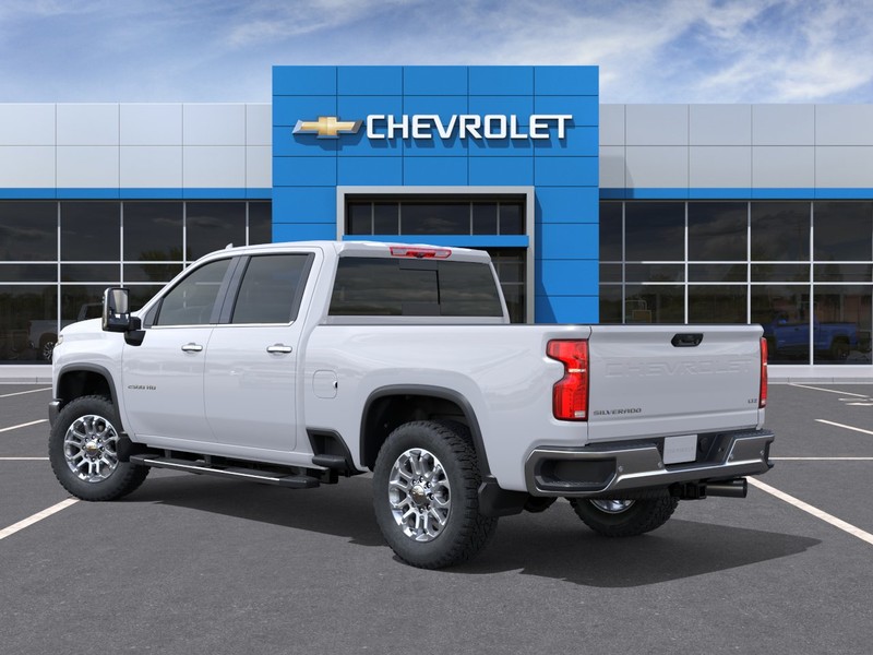 Chevrolet Silverado 2500HD Vehicle Full-screen Gallery Image 3