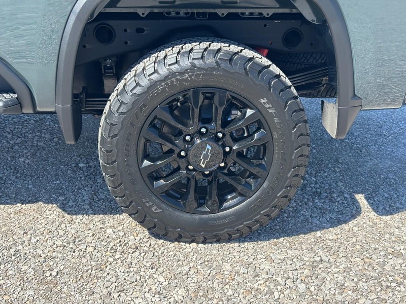 Chevrolet Silverado 2500HD Vehicle Full-screen Gallery Image 4