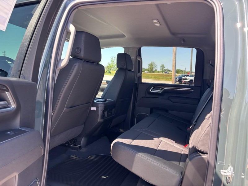 Chevrolet Silverado 2500HD Vehicle Full-screen Gallery Image 5